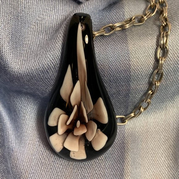 Black Pendant with 3-Dimensional Salmon Pink Floral Design Inside - Picture 9 of 10